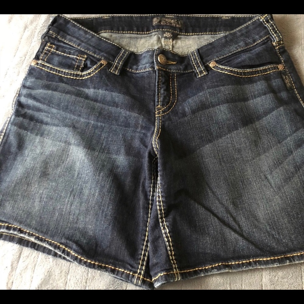 Silver Jeans Suki shorts.  Size 16.